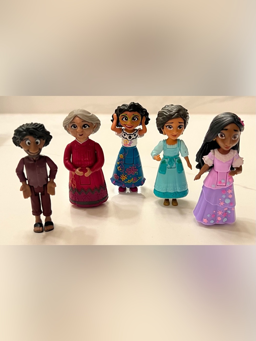 Disney Jakks Pacific Encanto Madrigal Family Mini Figures